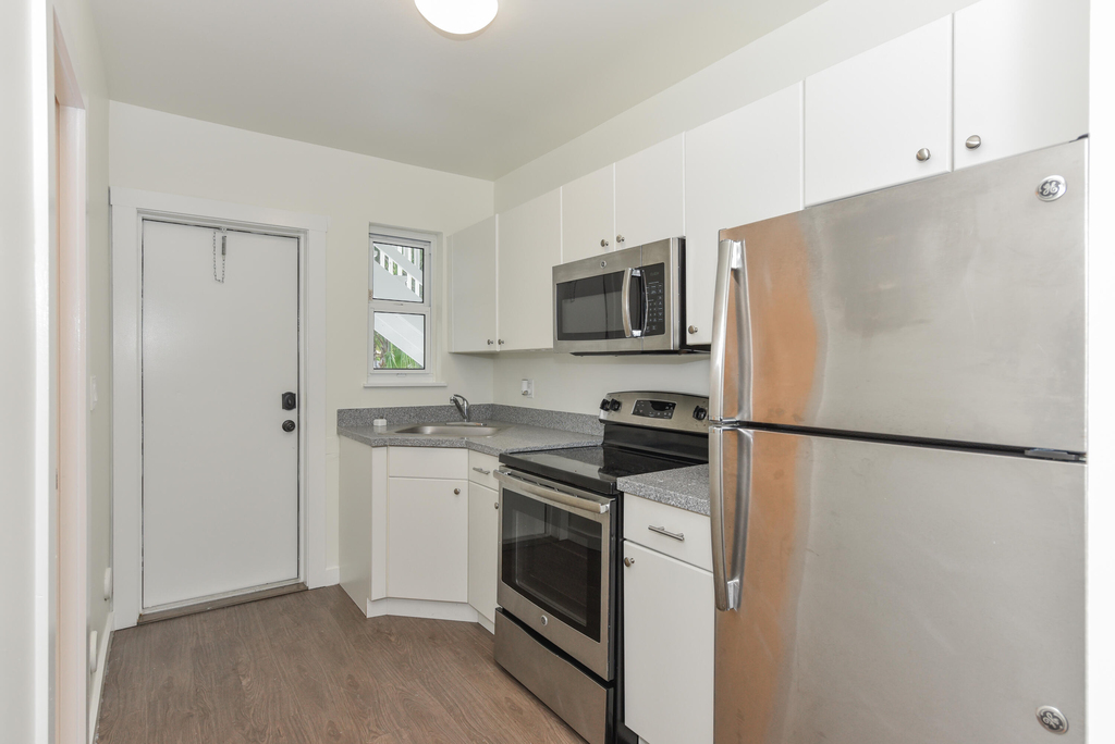 717 2nd Ave - Photo 3