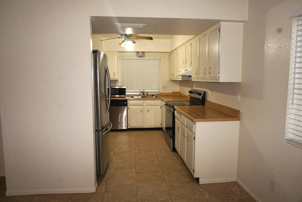 10851 N 65th Avenue - Photo 6