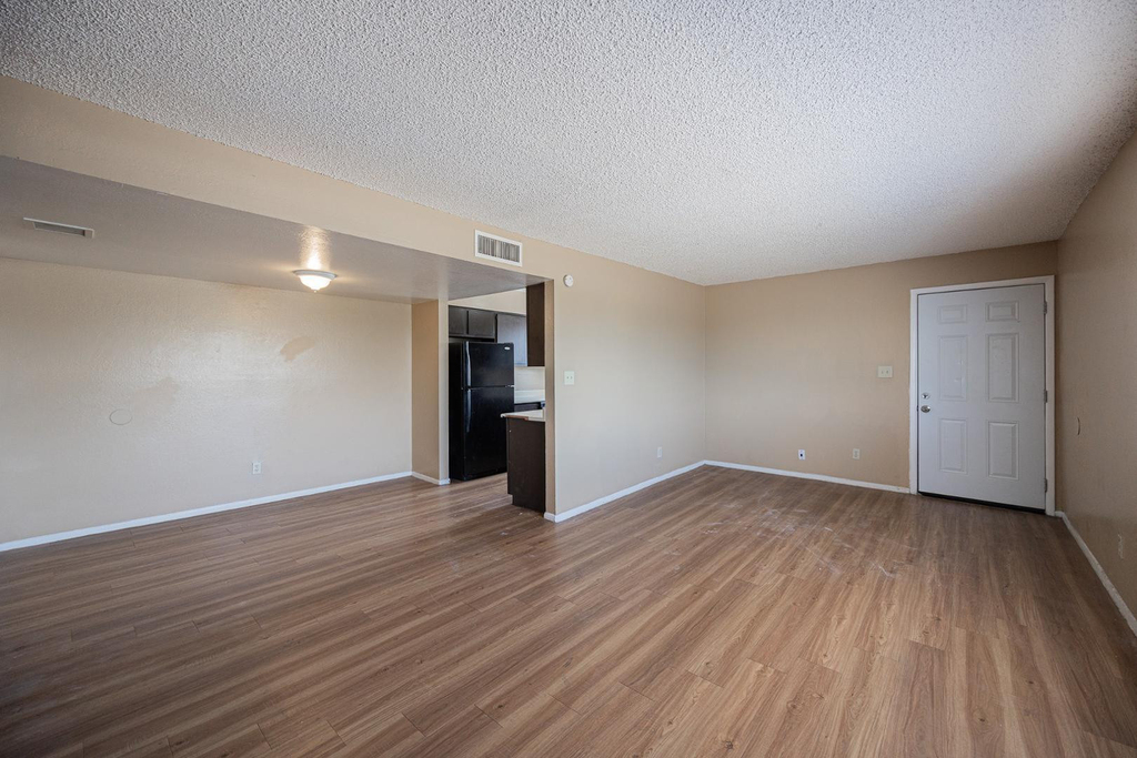 4724 E Portland Street - Photo 4