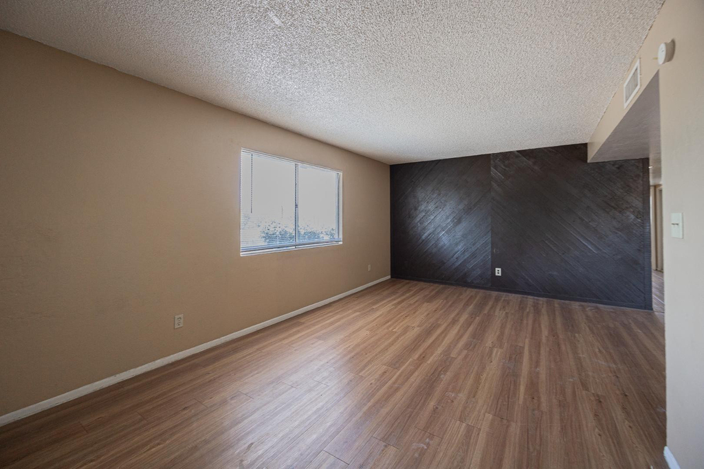 4724 E Portland Street - Photo 3