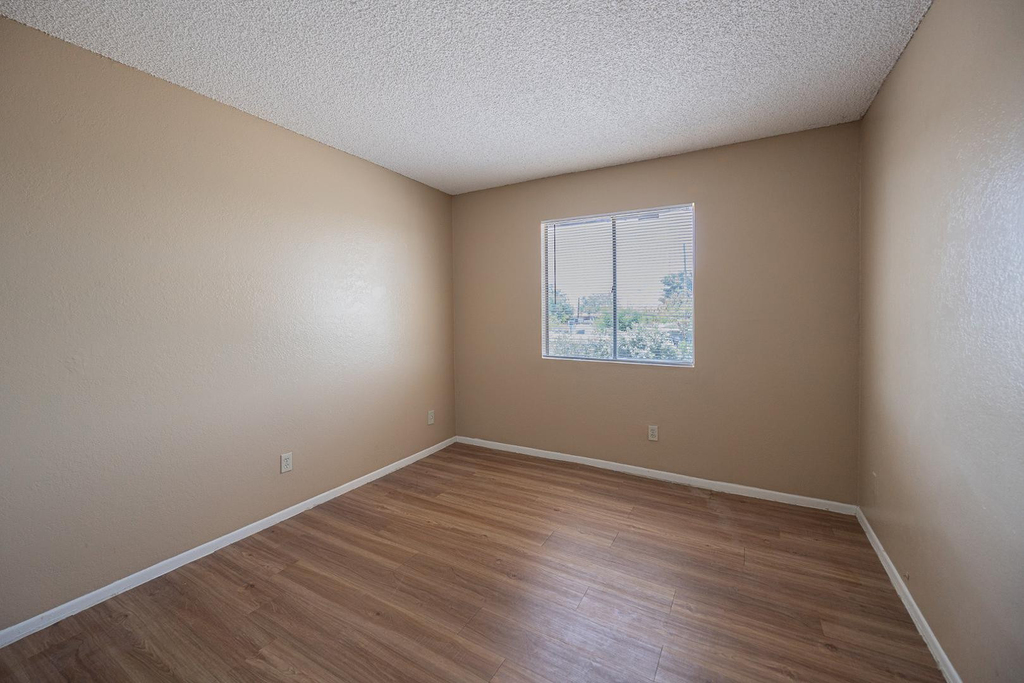 4724 E Portland Street - Photo 8