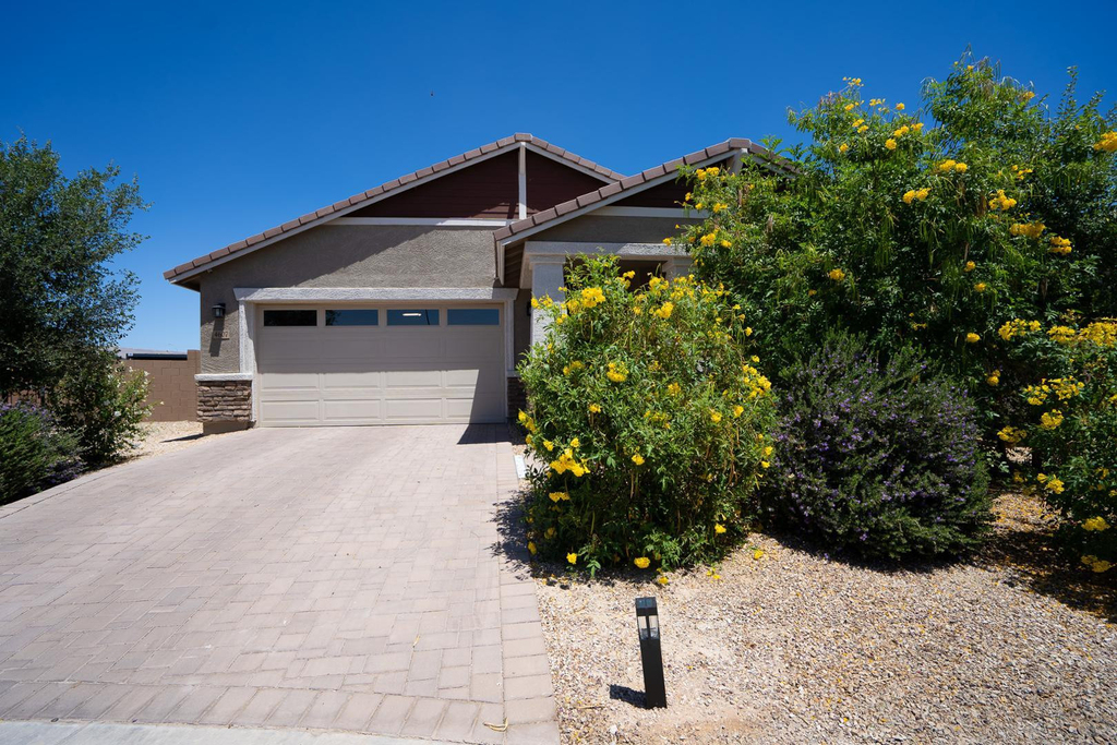 4607 S 111th Drive - Photo 1