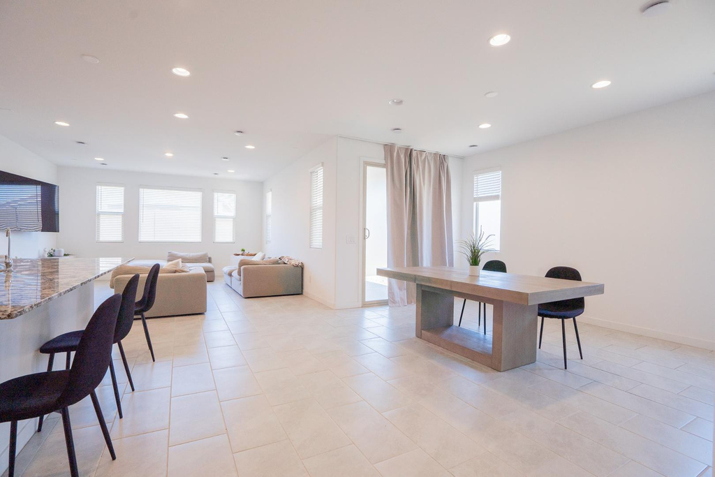 4607 S 111th Drive - Photo 5