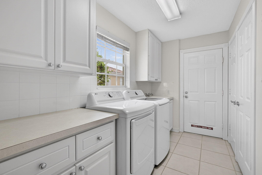 8154 Montserrat Place - Photo 15