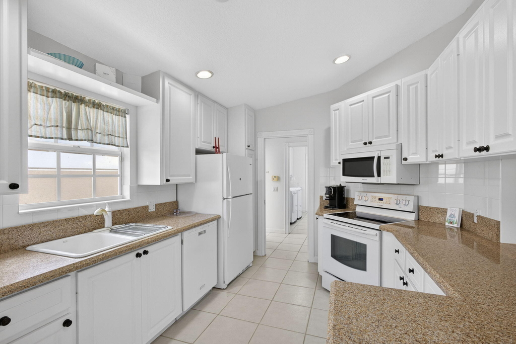 8154 Montserrat Place - Photo 25