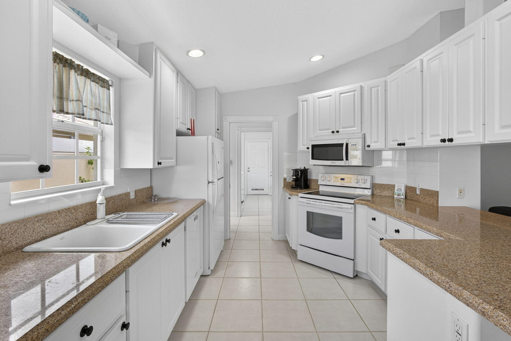 8154 Montserrat Place - Photo 24