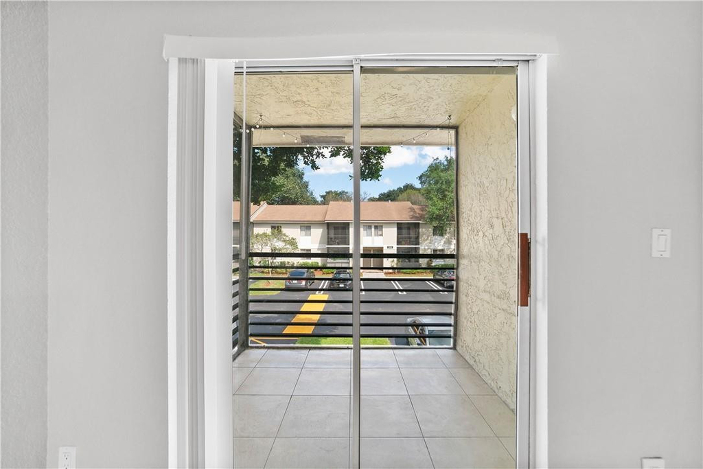 503 Gardens Drive - Photo 5