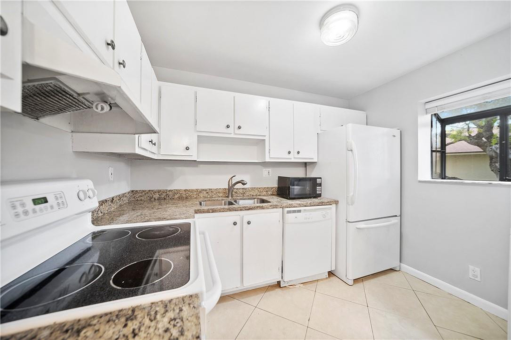 503 Gardens Drive - Photo 4
