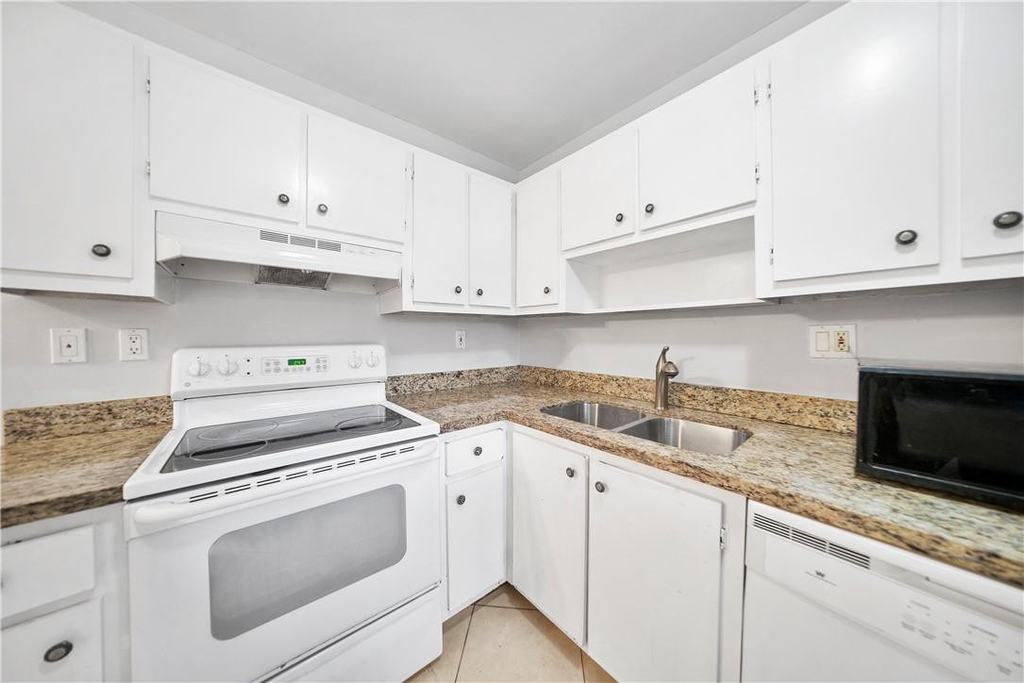 503 Gardens Drive - Photo 3