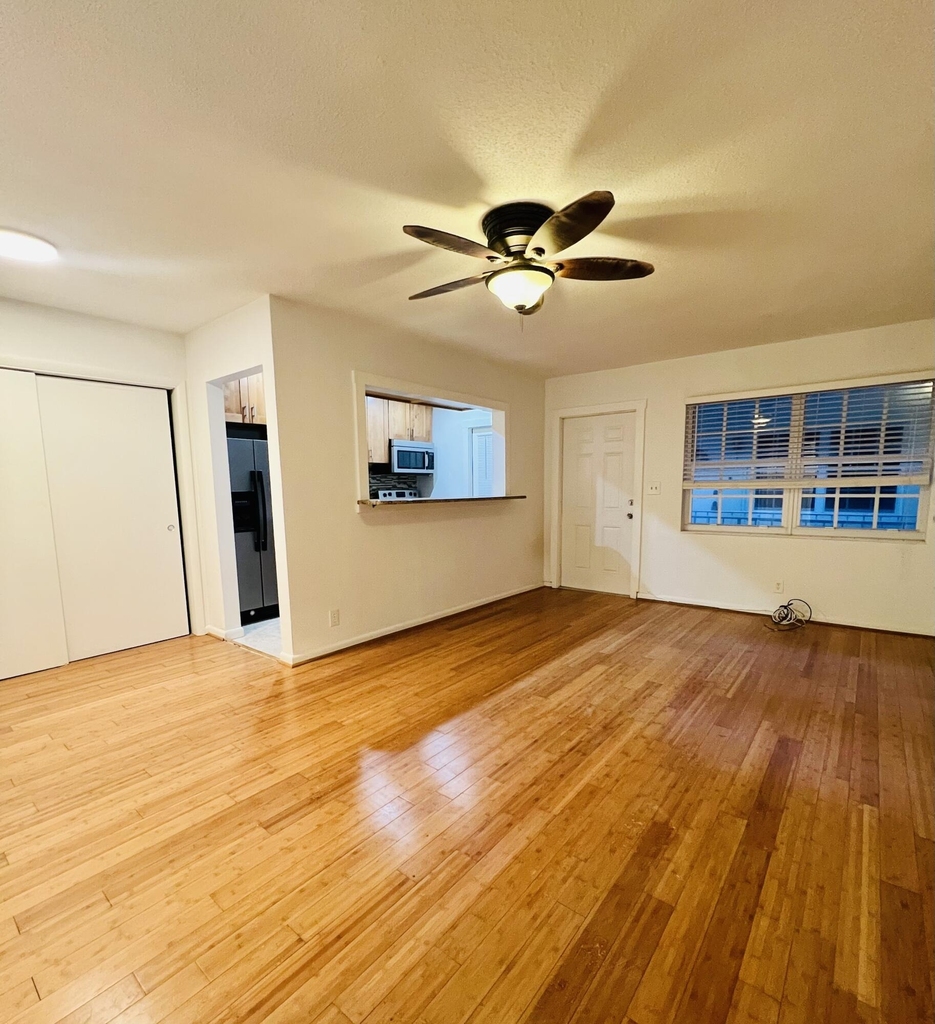2404 Ne 33rd Avenue - Photo 2