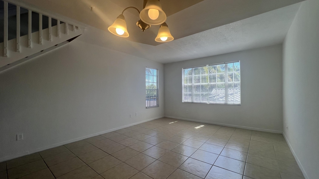 735 Sw 148th Avenue - Photo 4