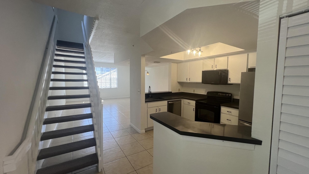 735 Sw 148th Avenue - Photo 1