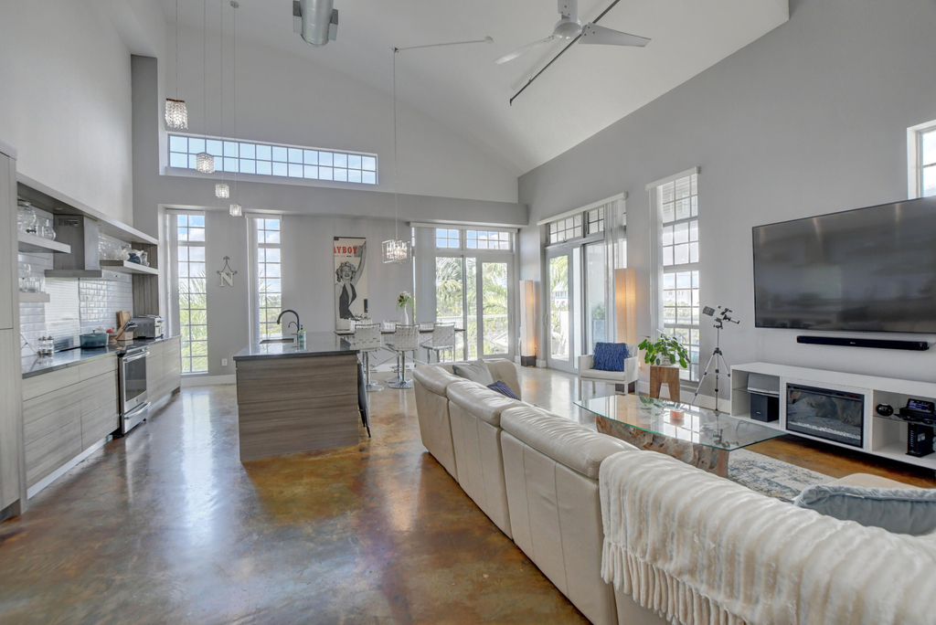 185 Ne 4th Avenue - Photo 1