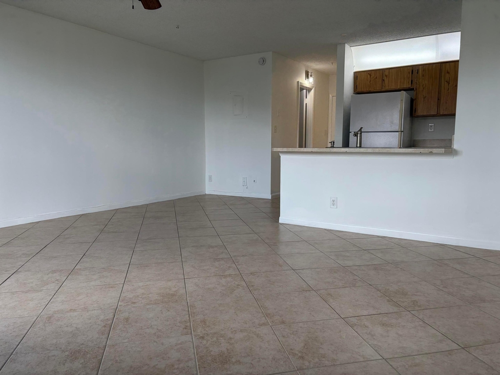 2771 Riverside Drive - Photo 2