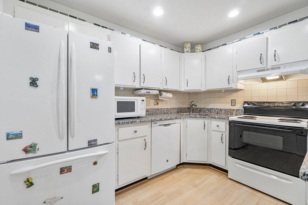 407 Pine Glen Lane - Photo 3