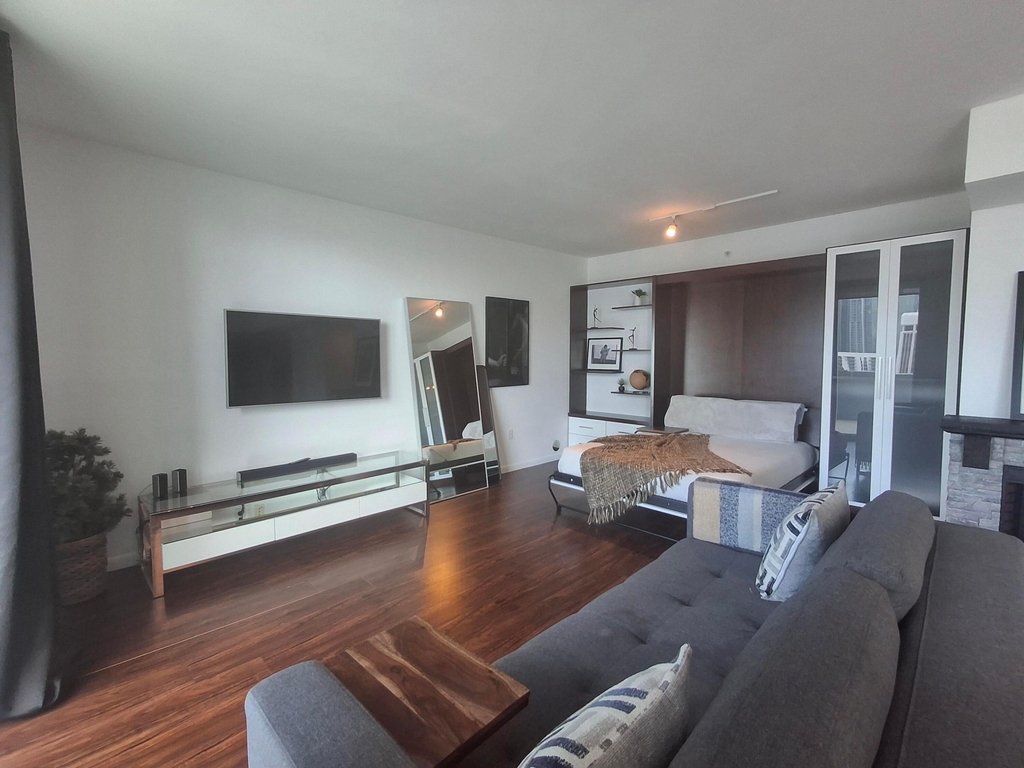 244 Biscayne Boulevard - Photo 4