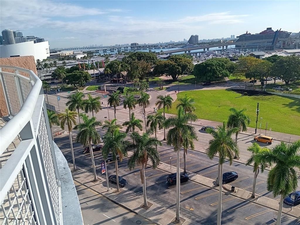 244 Biscayne Boulevard - Photo 18