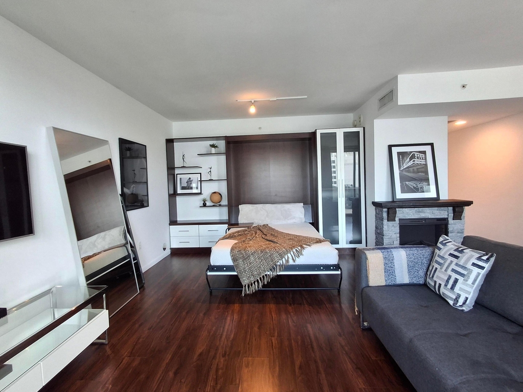 244 Biscayne Boulevard - Photo 9