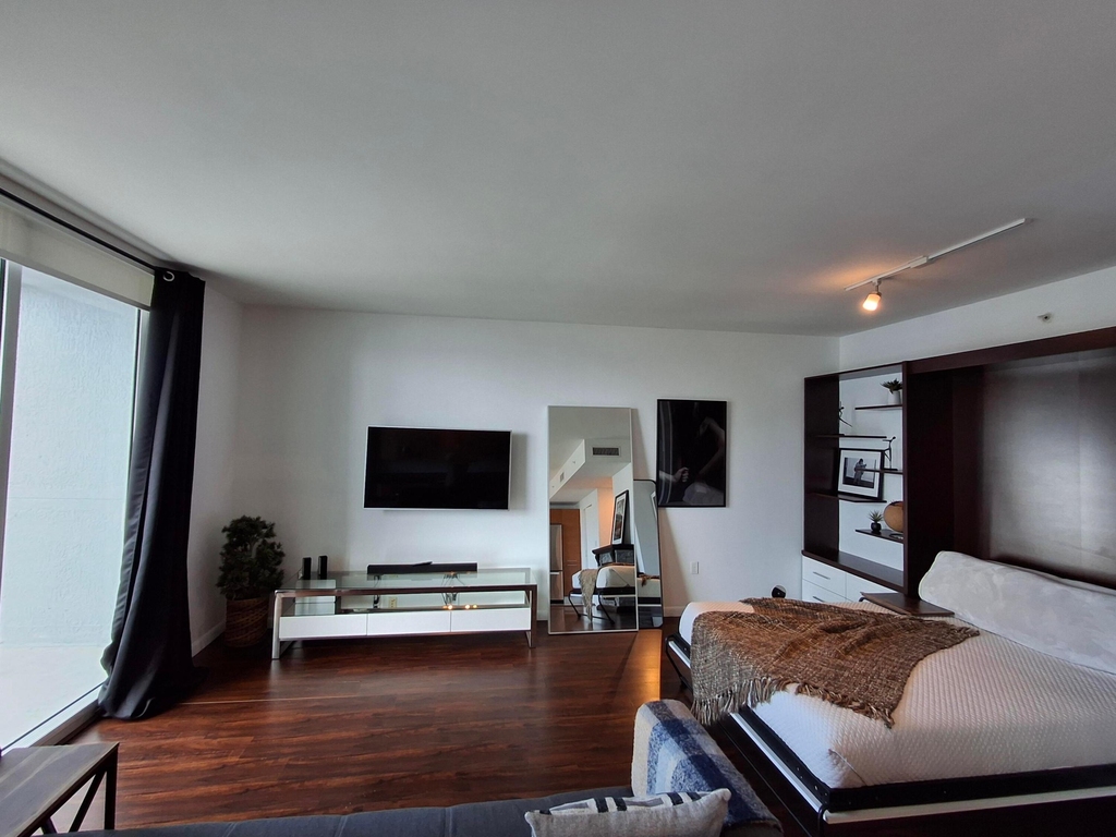 244 Biscayne Boulevard - Photo 6