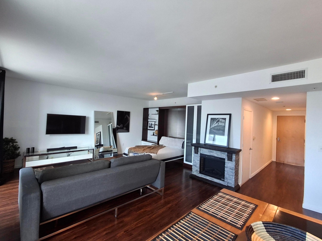 244 Biscayne Boulevard - Photo 8