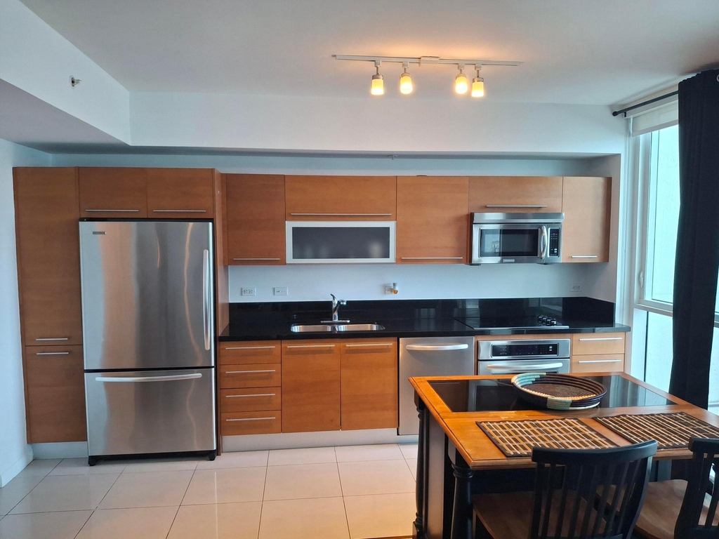 244 Biscayne Boulevard - Photo 3
