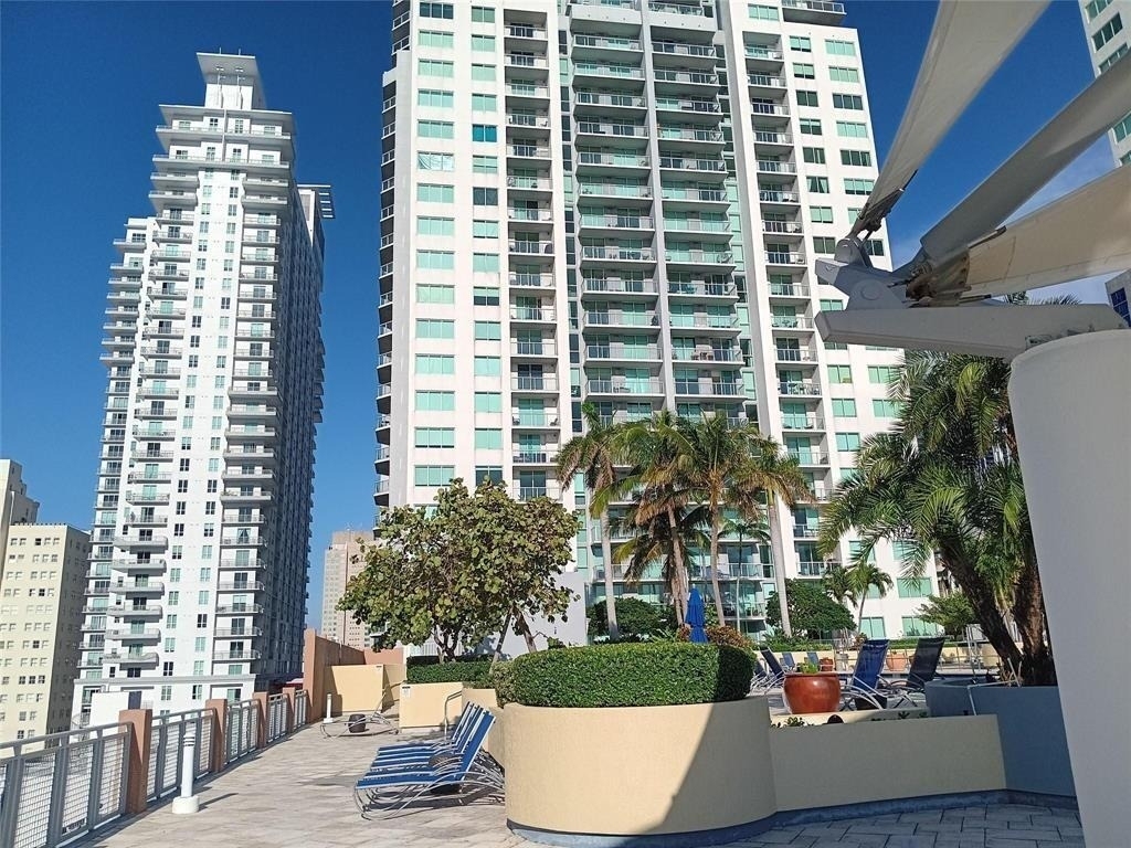 244 Biscayne Boulevard - Photo 17