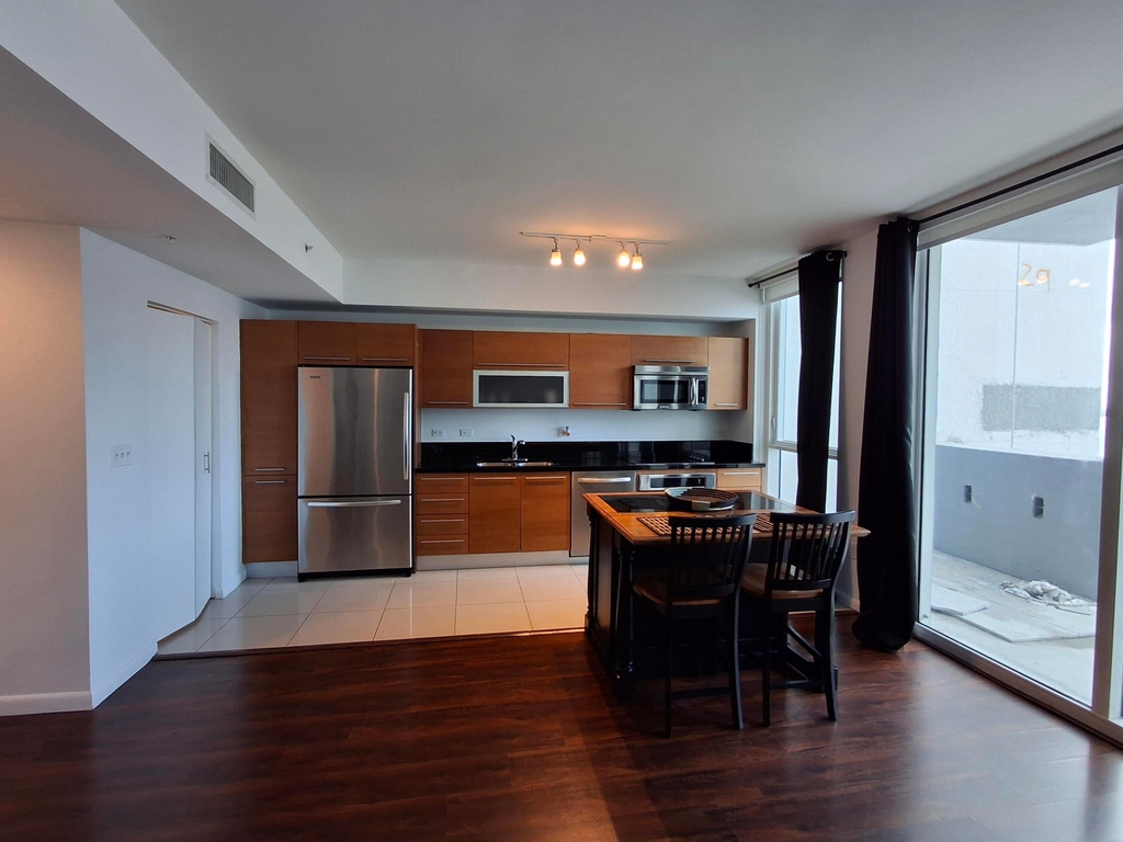 244 Biscayne Boulevard - Photo 5