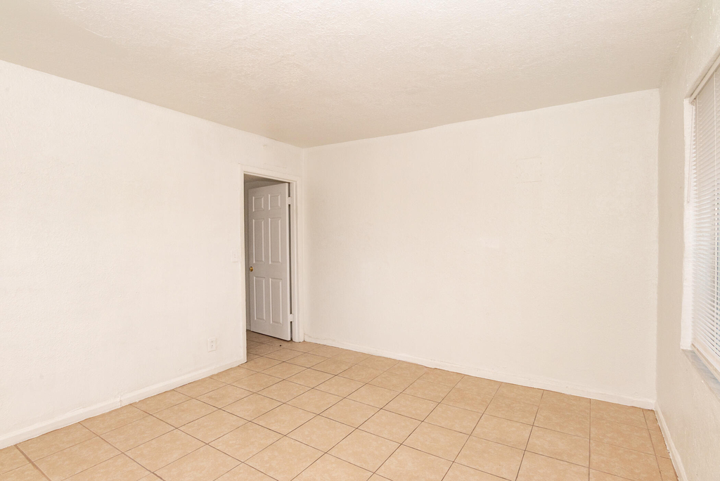 1104 22nd Street - Photo 5