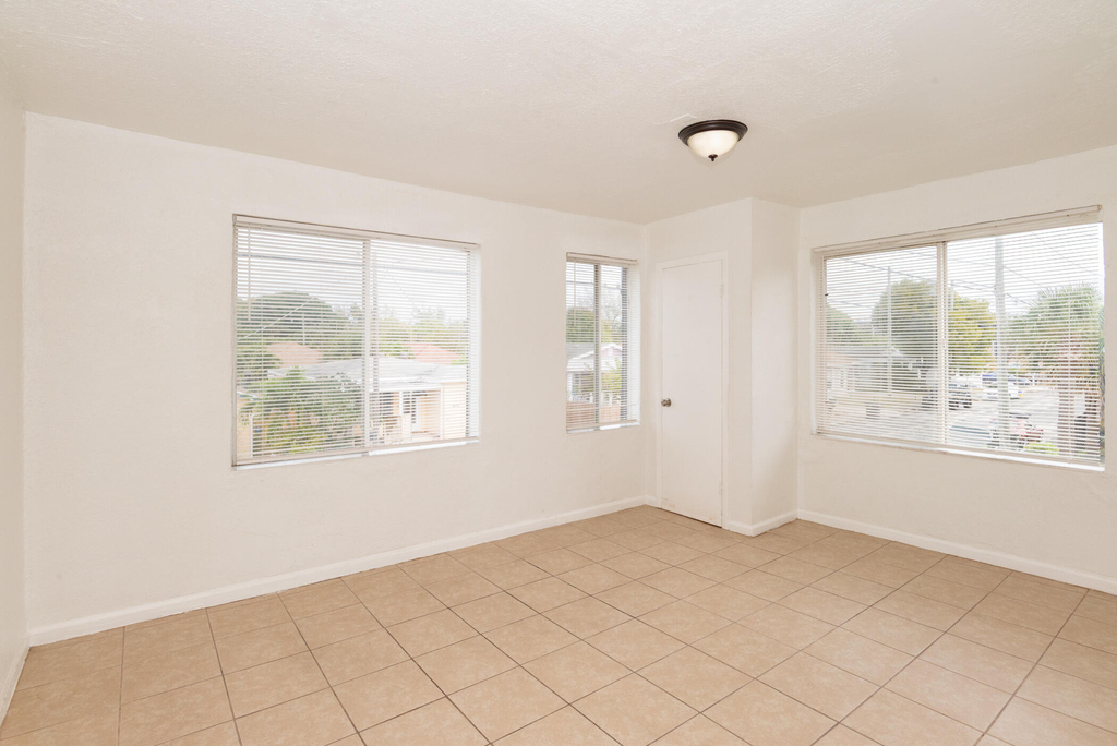 1104 22nd Street - Photo 4