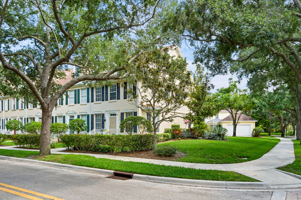 246 Iris Drive - Photo 2