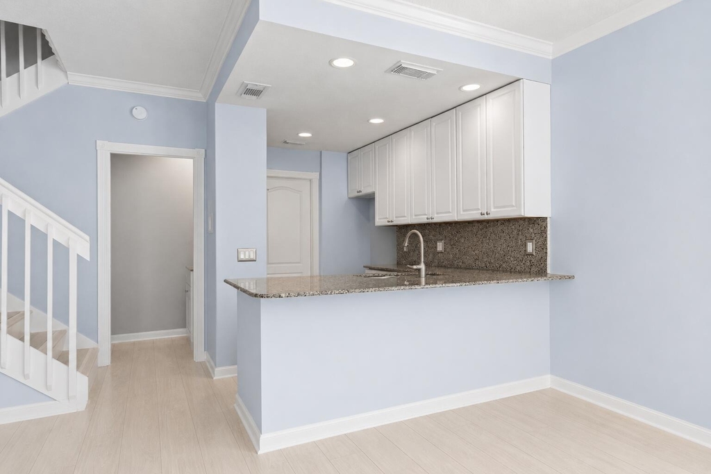 246 Iris Drive - Photo 11