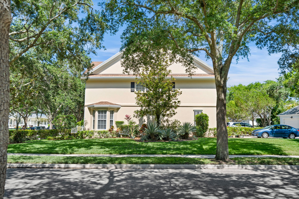 246 Iris Drive - Photo 3