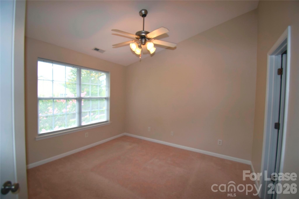 1077 Woodglen Lane - Photo 7