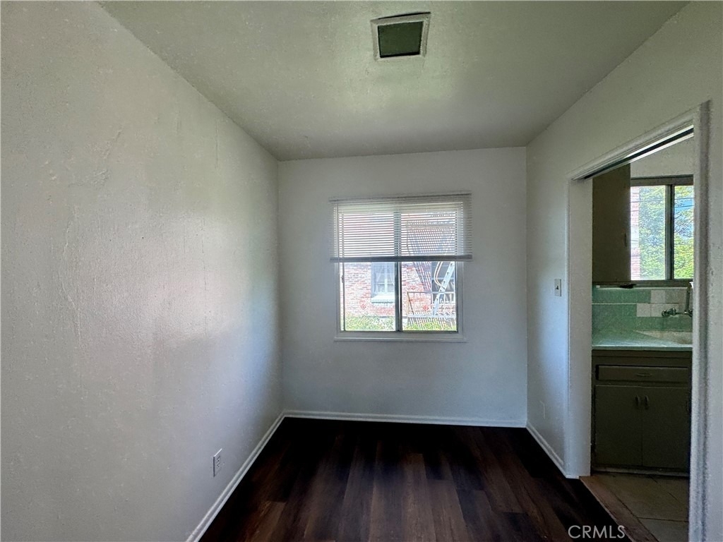 516 E Lomita Avenue - Photo 2