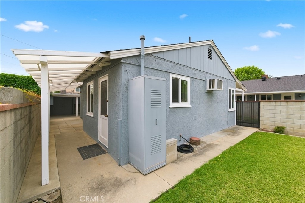 6268 N Muscatel Avenue - Photo 2