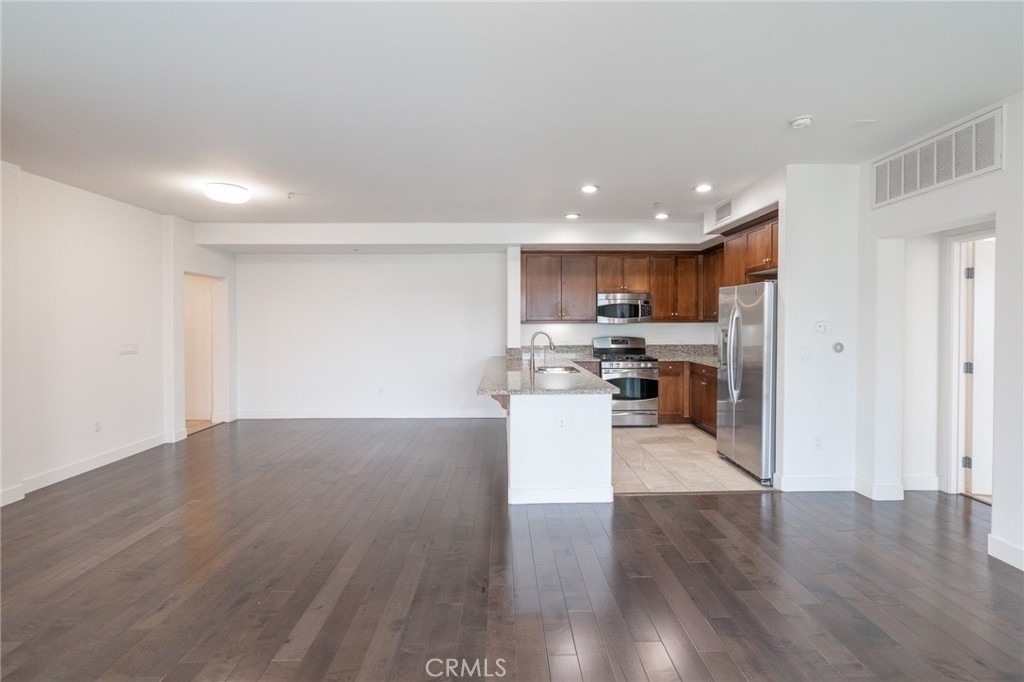 629 Traction Avenue - Photo 16
