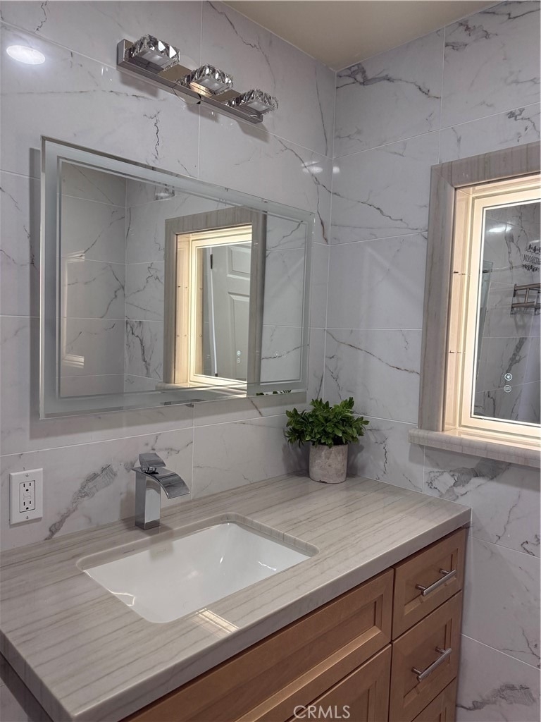 22914 Cantlay Street - Photo 4