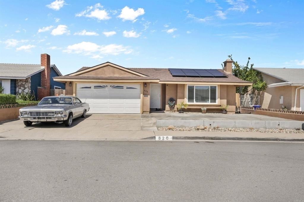 820 Blackwood Dr - Photo 0