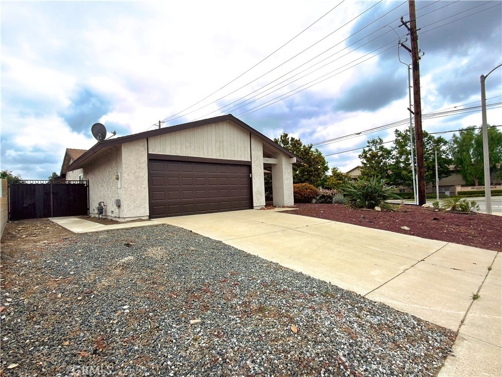 7689 Cornel Ct - Photo 2