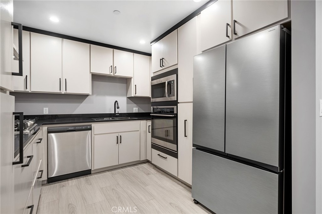 1361 Alameda Avenue - Photo 14