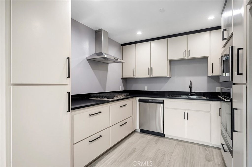 1361 Alameda Avenue - Photo 6