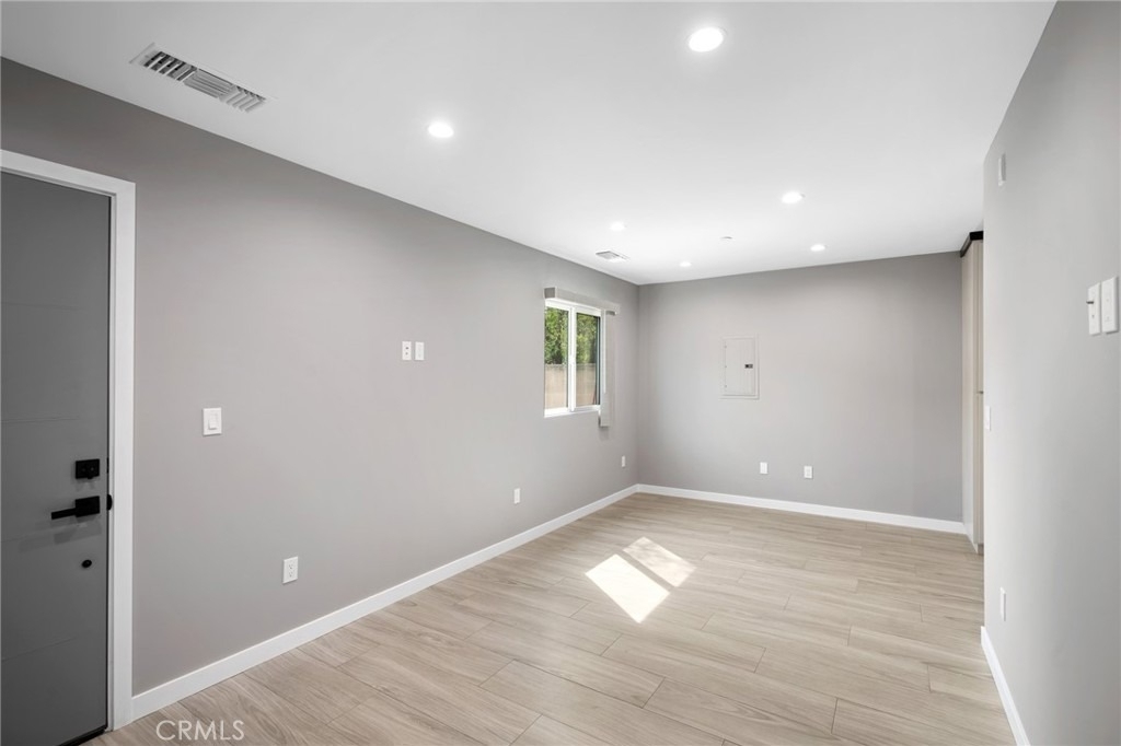 1361 Alameda Avenue - Photo 3