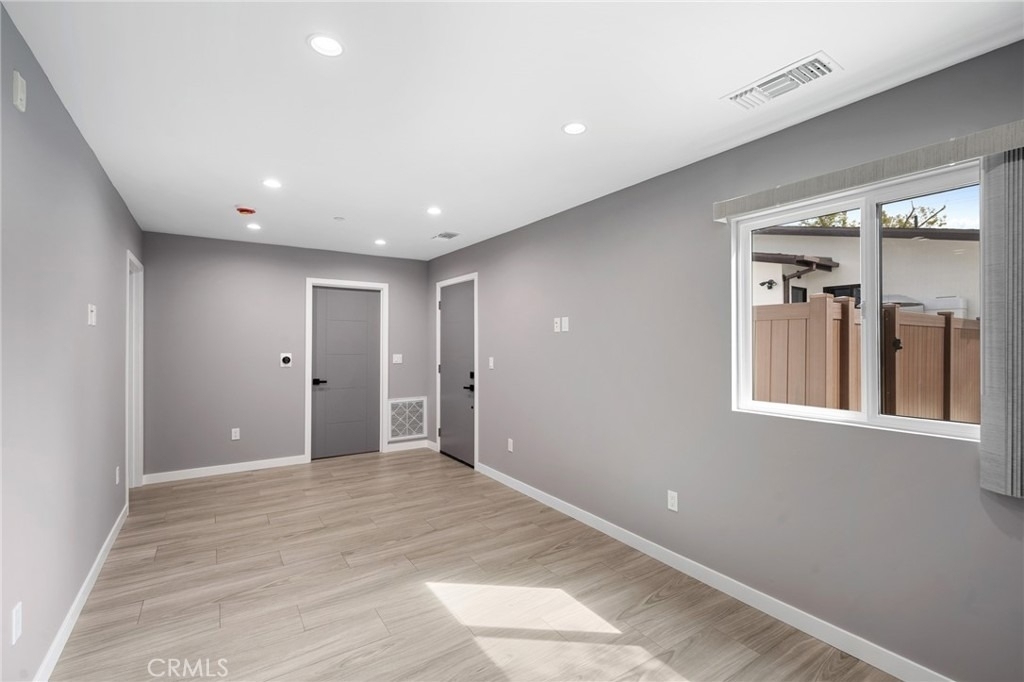 1361 Alameda Avenue - Photo 4