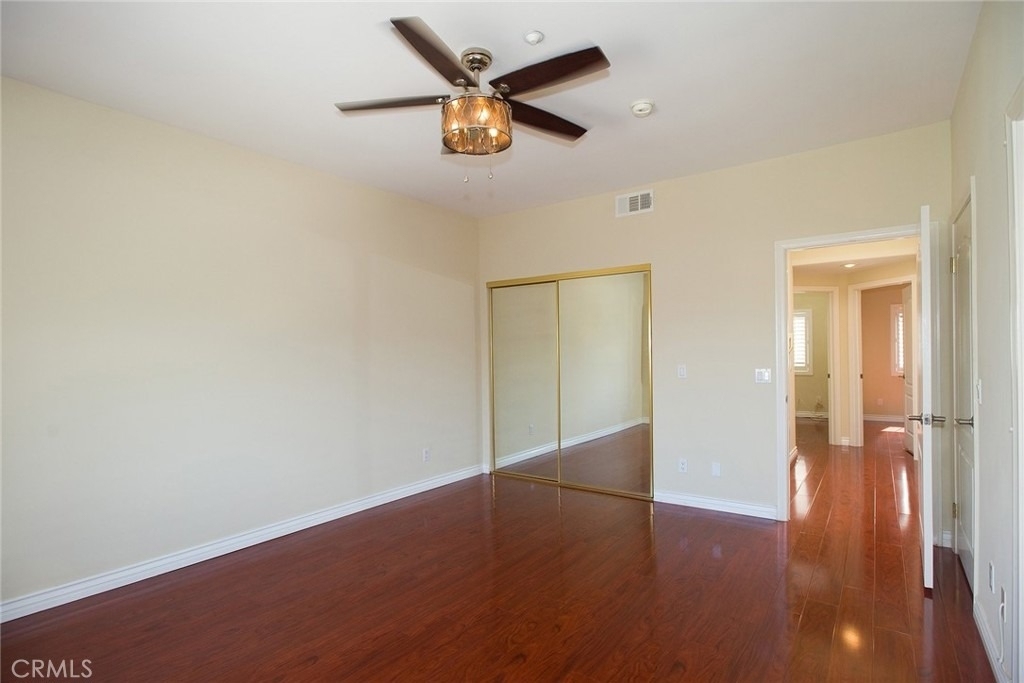 2345 Montrose Avenue - Photo 24