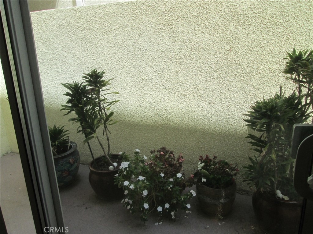 2345 Montrose Avenue - Photo 32