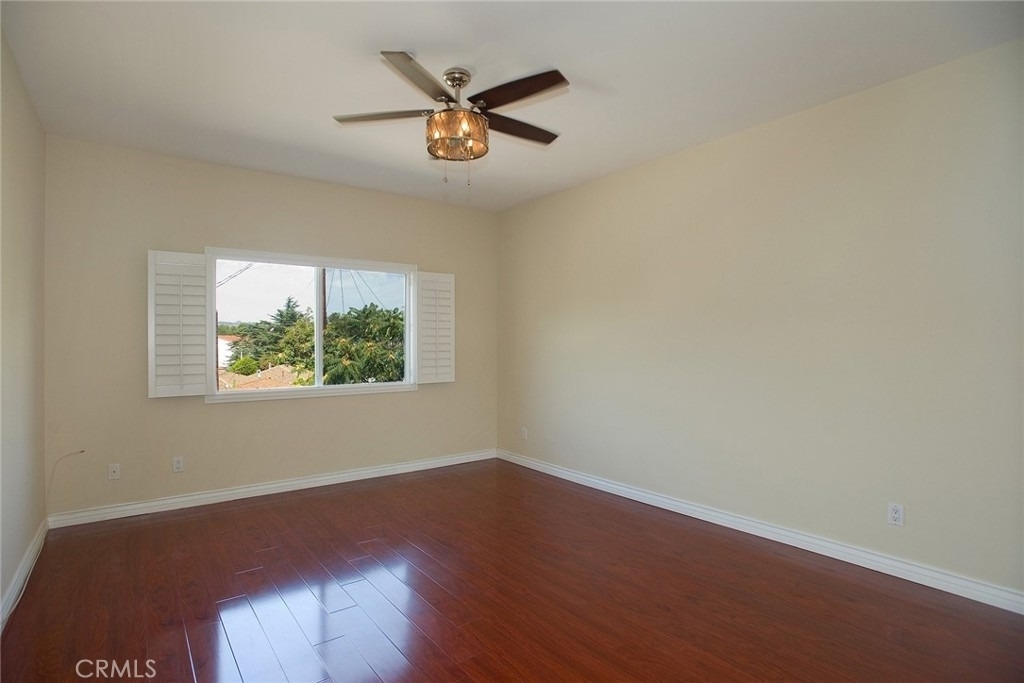 2345 Montrose Avenue - Photo 23