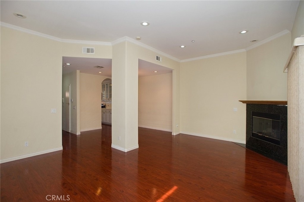 2345 Montrose Avenue - Photo 3