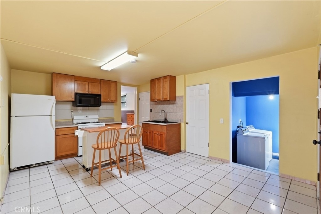 1745 College View Place - Photo 16