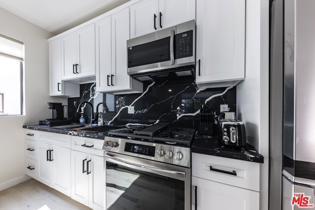 9024 Phyllis Avenue - Photo 4
