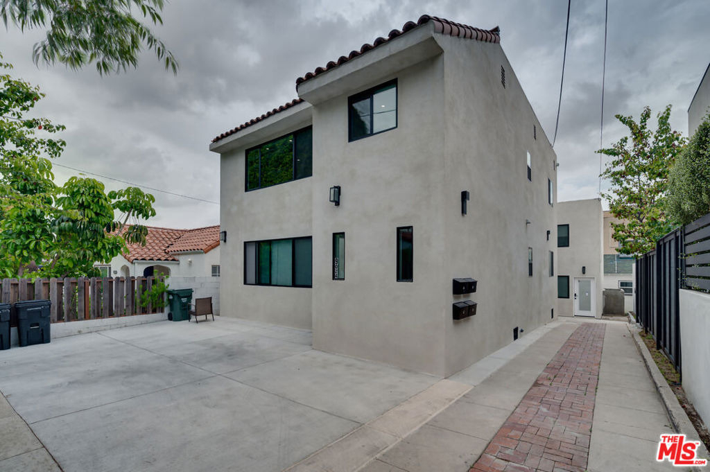 9024 Phyllis Avenue - Photo 12